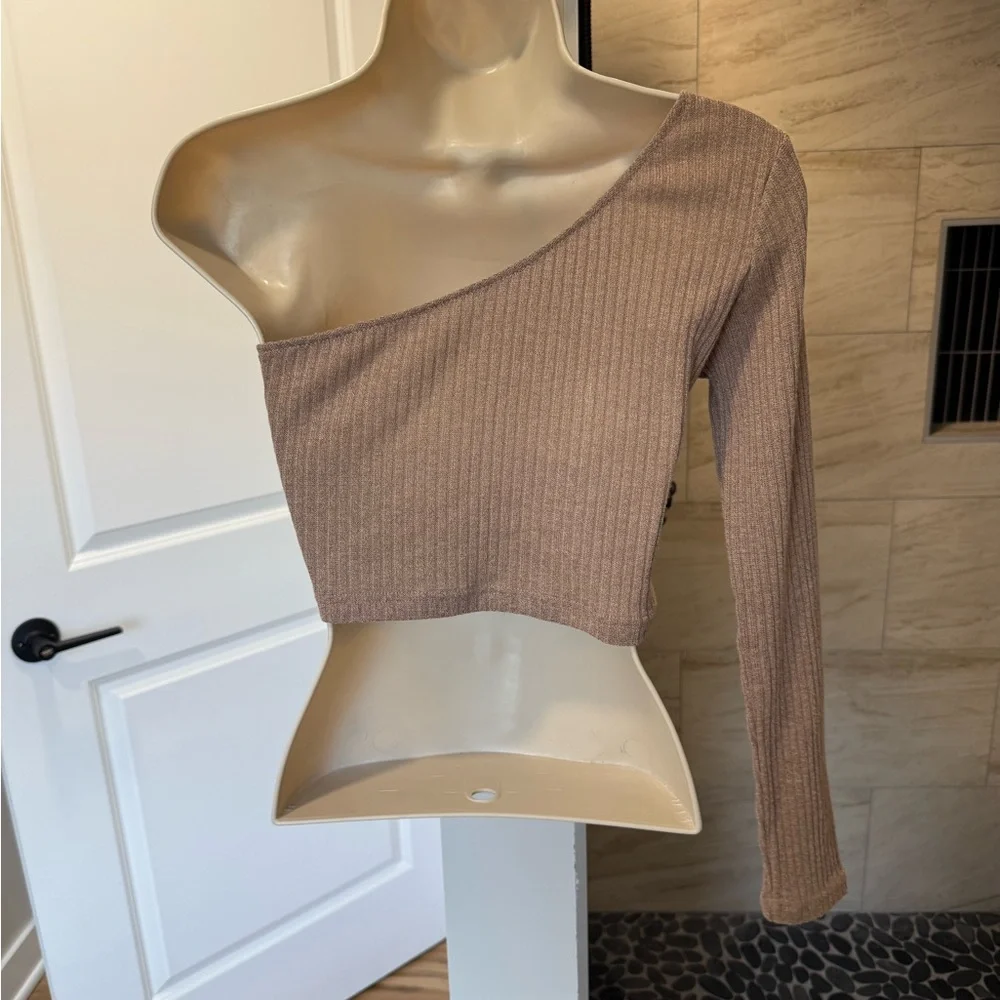 One-Shoulder Ribbed Crop Top - Picture 2 of 2
